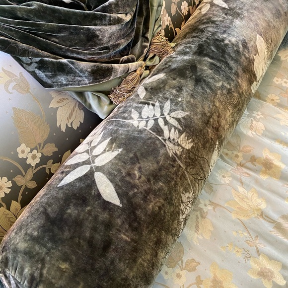 Artisan velvet Bolster pillow & matching throw - Picture 3 of 8